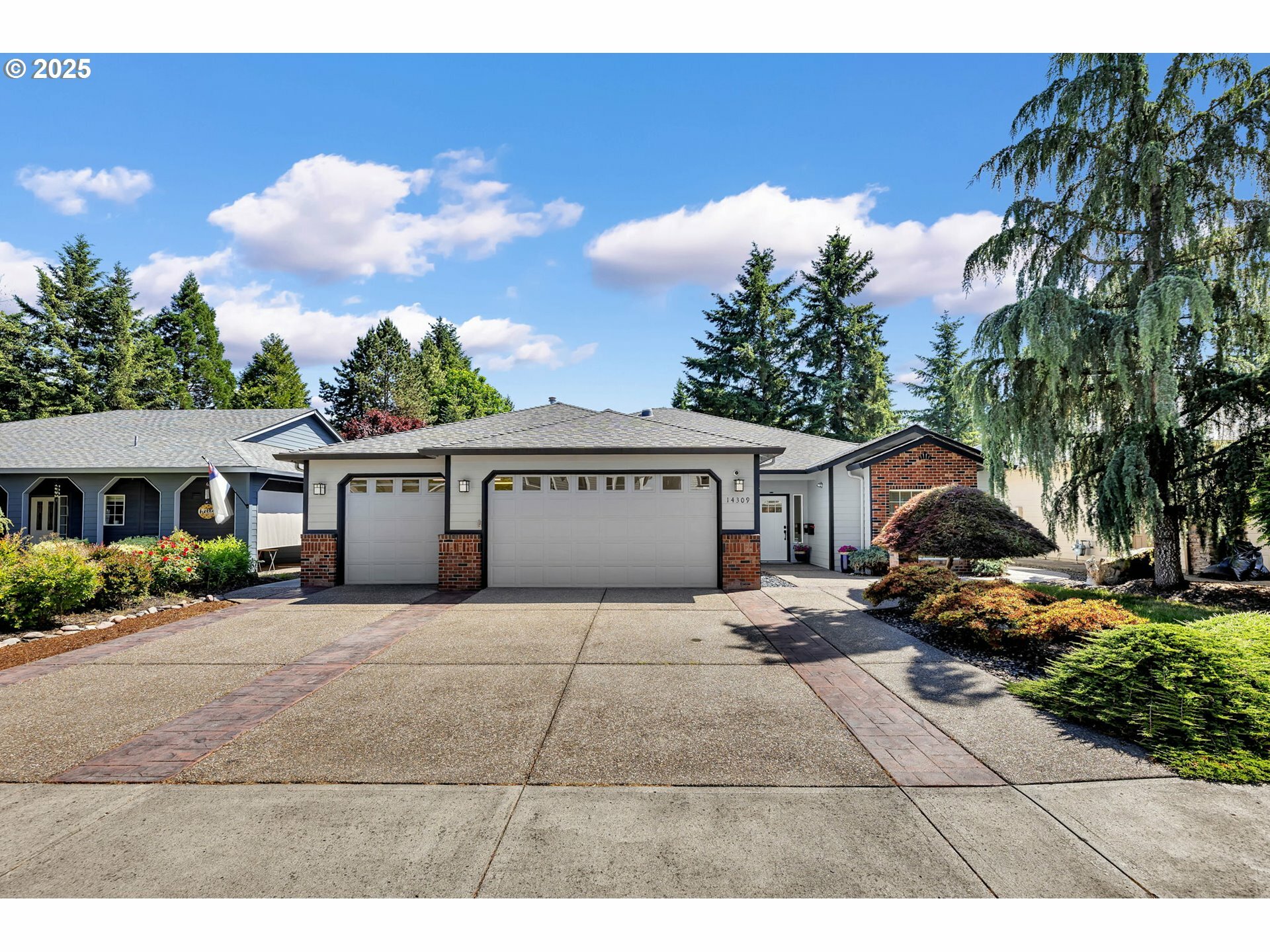 Property Photo: 14309 NE 94th St WA 98682