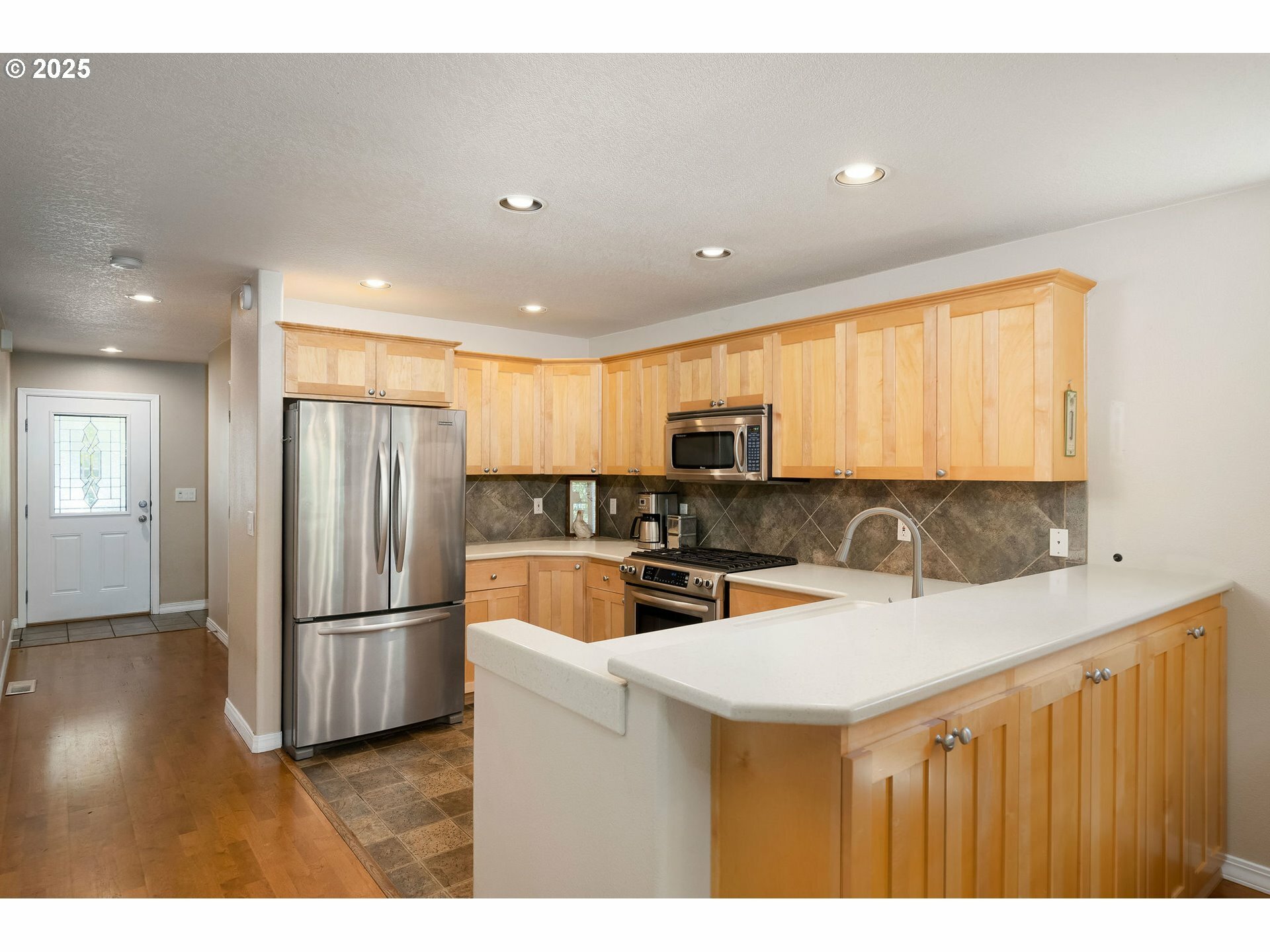 Property Photo:  1331 NE Parkside Dr  OR 97124 