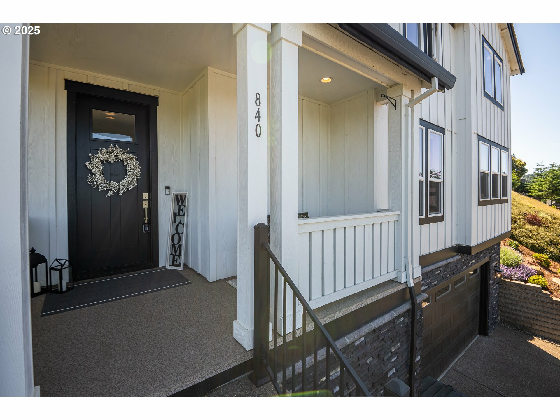 Property Photo: 840 Chikamin Loop OR 97381