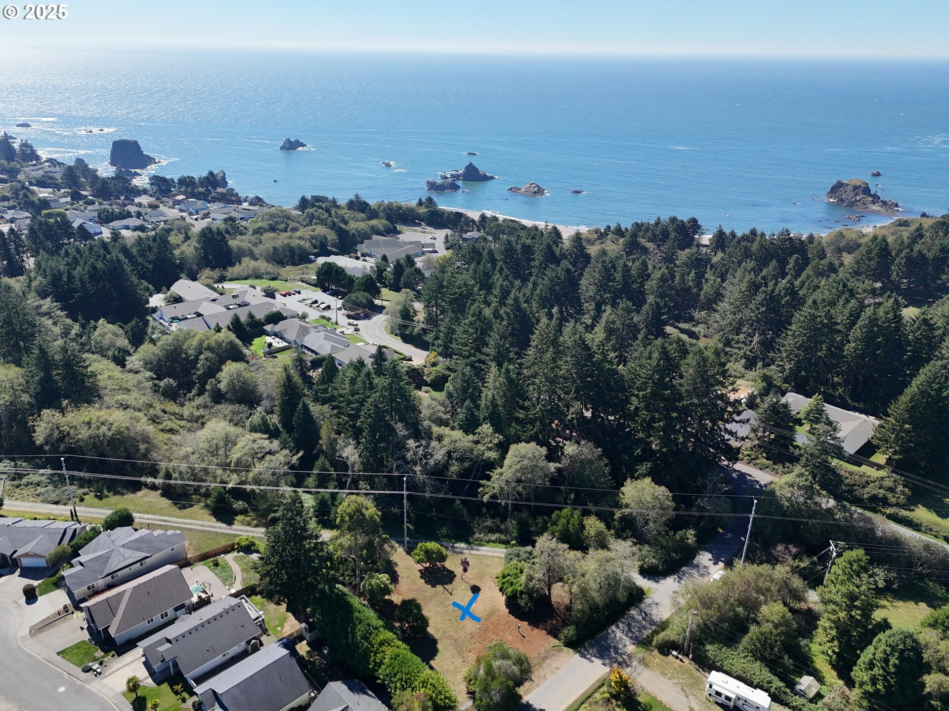 Property Photo: 1300 Hampton Rd OR 97415