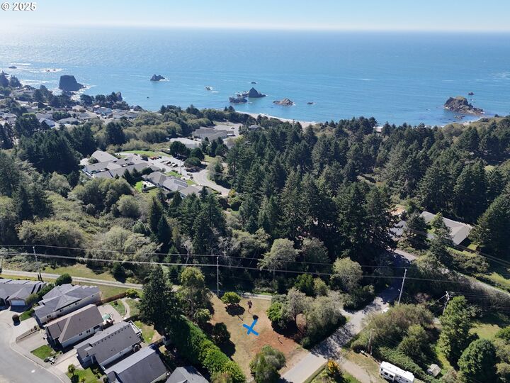 Property Photo: 1300 Hampton Rd OR 97415