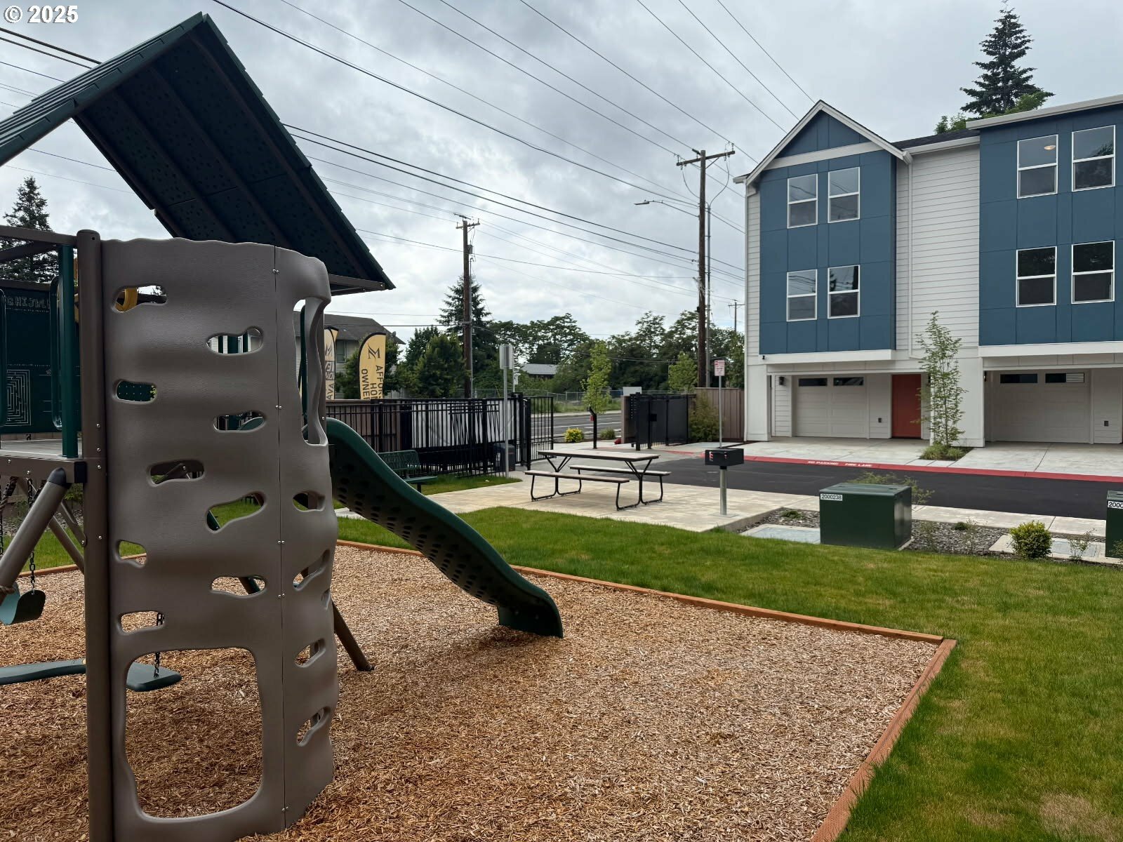 Property Photo: 15087 SE Division St OR 97236