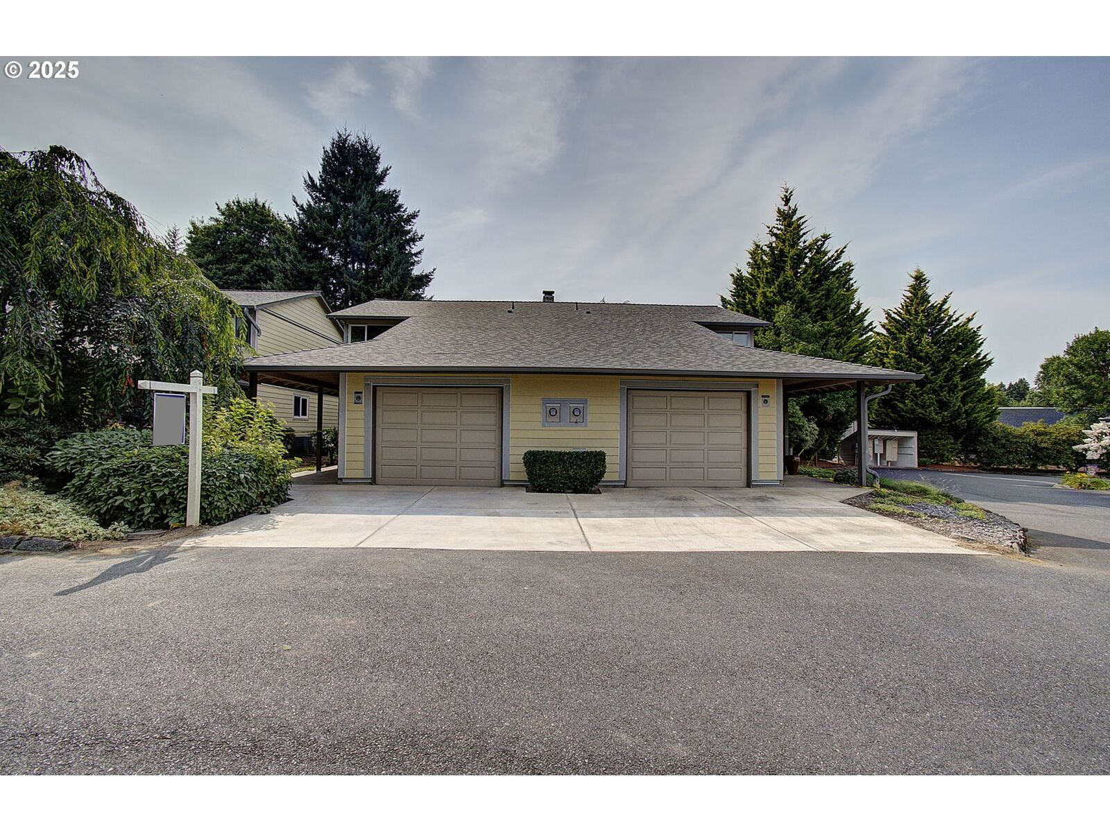 Property Photo: 4613 E 18th St 27 WA 98661
