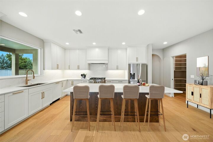 Property Photo: 2520 Sandalwood Court WA 99362