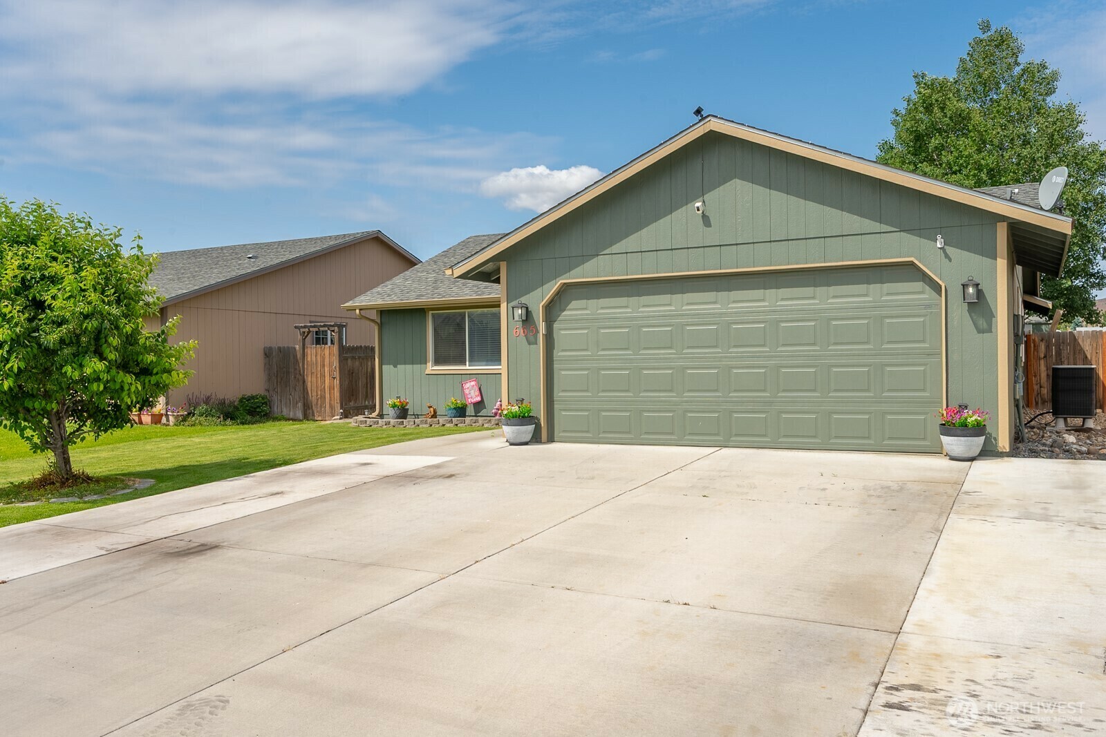 Property Photo: 665 L Street SE WA 98823