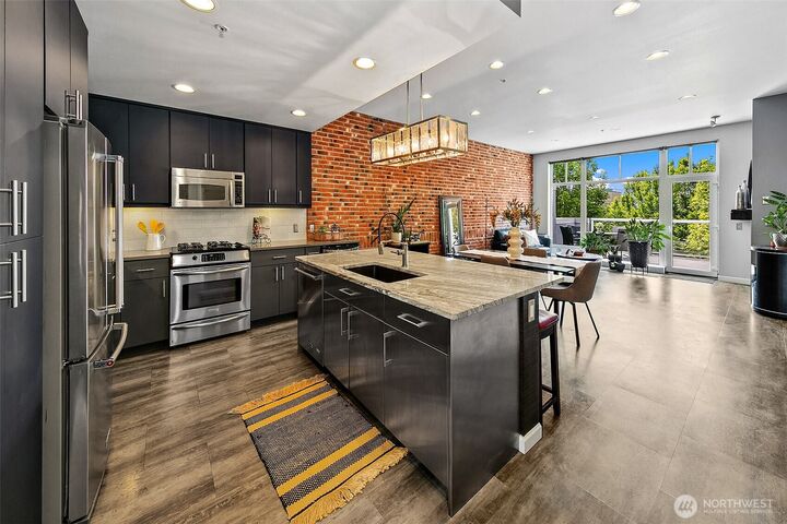 Property Photo:  17 W Mercer Street 302  WA 98119 