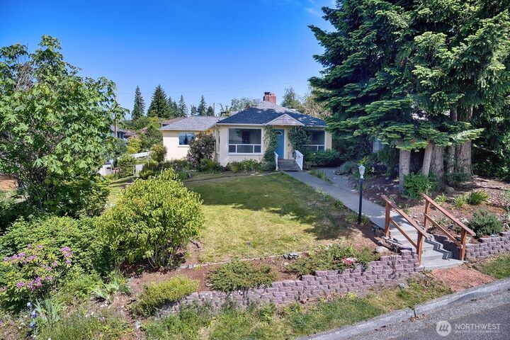 Property Photo:  1160  St Paul Street  WA 98229 