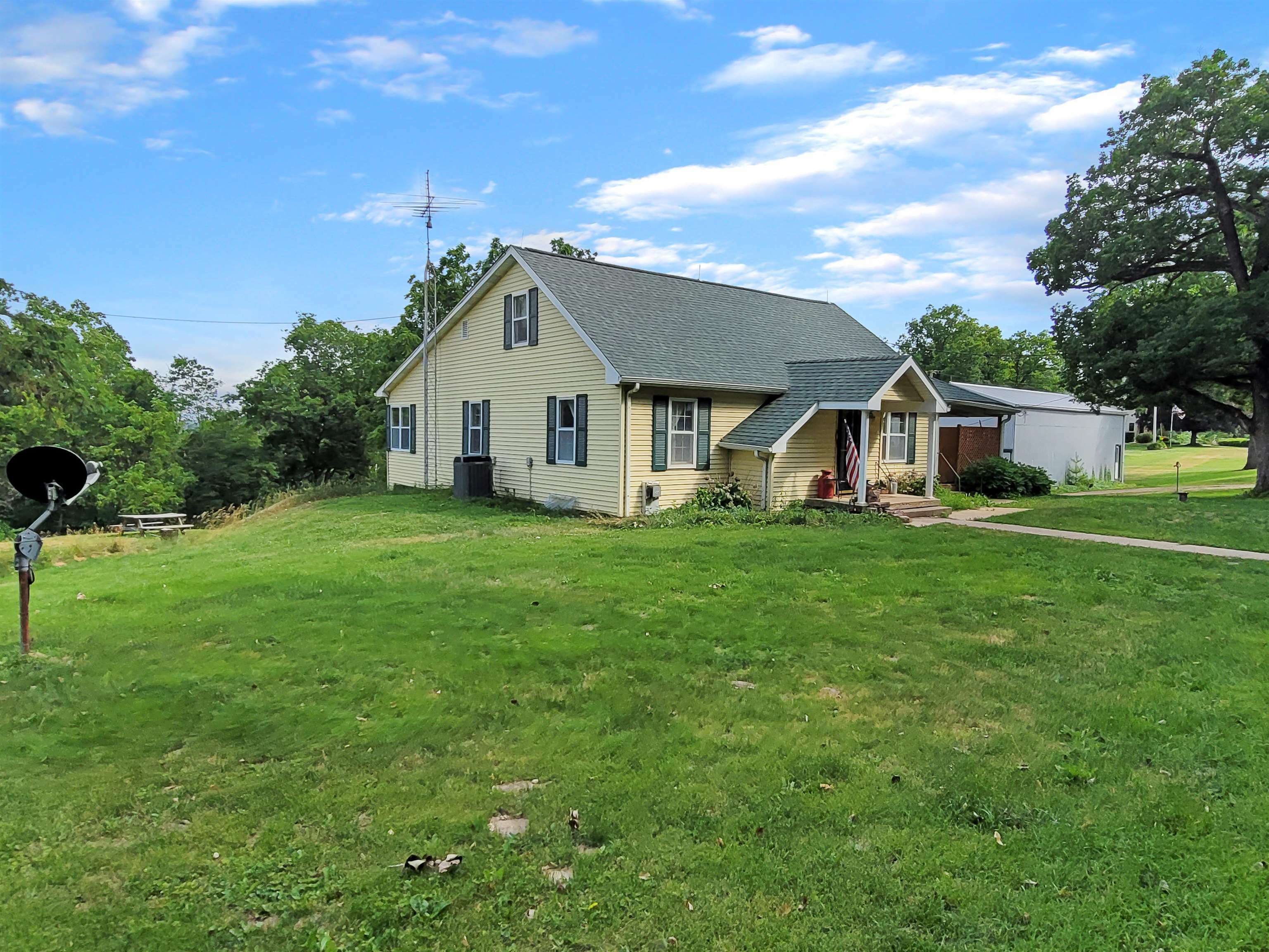 Property Photo: 4459 W Stagecoach Trail IL 61036