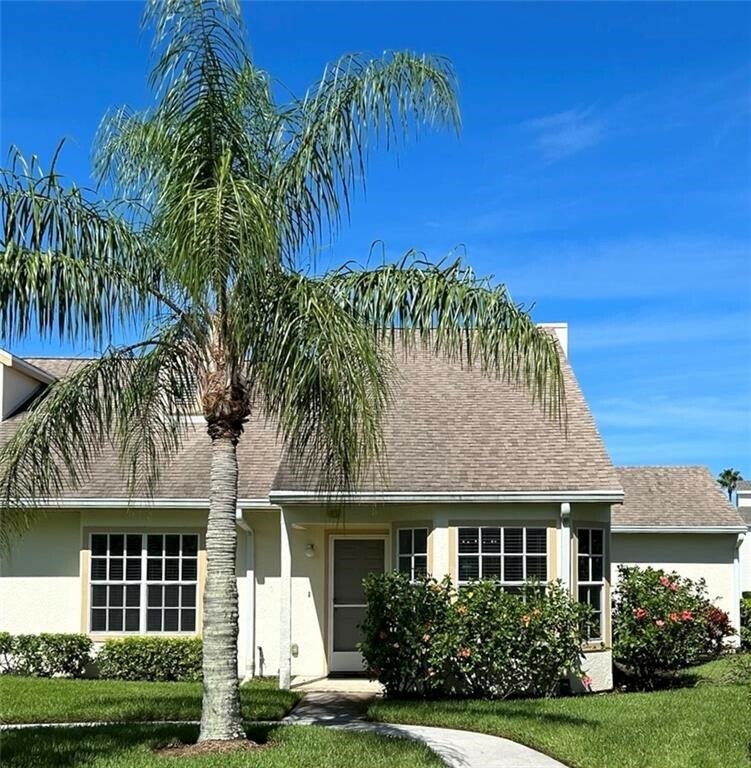 Property Photo: 1827 Aynsley Way 2-27 FL 32966