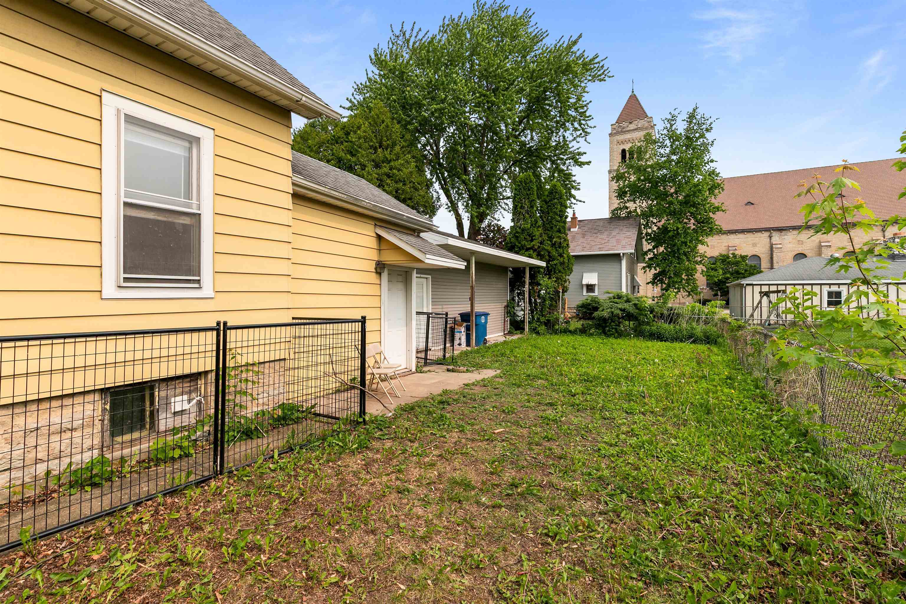 Property Photo: 1014 W 7th Avenue WI 54902