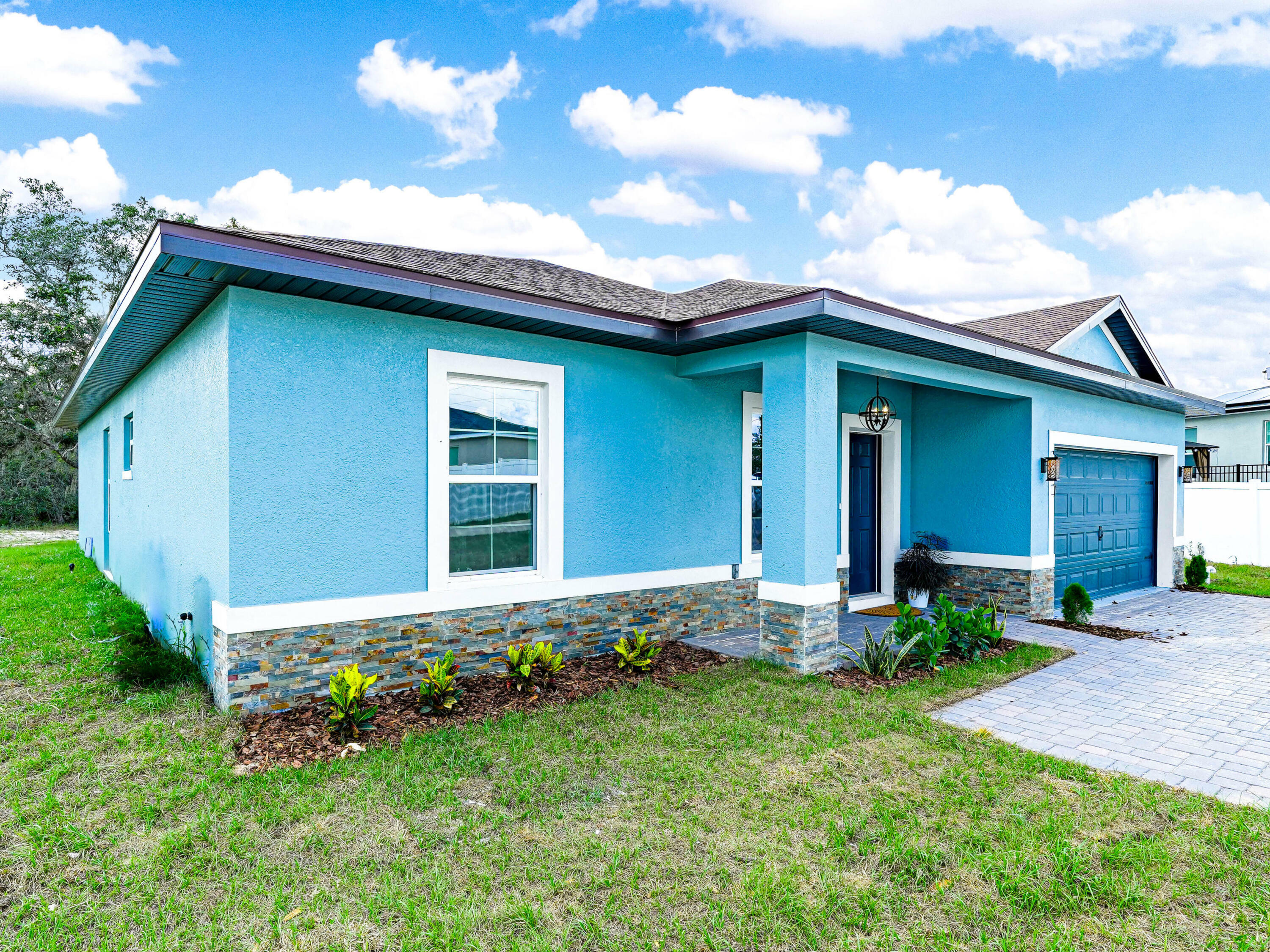 Property Photo: 527 Rio Grande Drive FL 34759