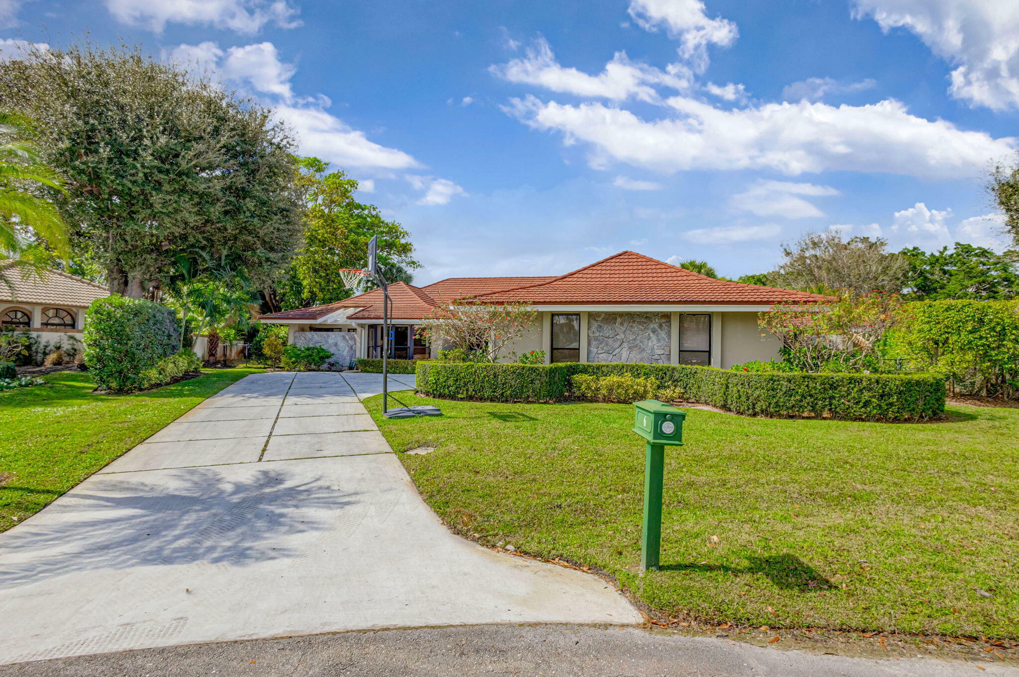 Property Photo: 6 Graemoor Terrace FL 33418