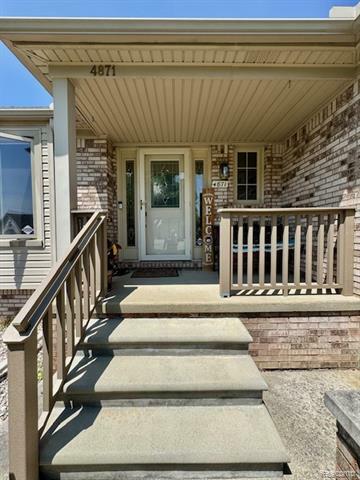 Property Photo: 4871 Bayleaf Drive MI 48314