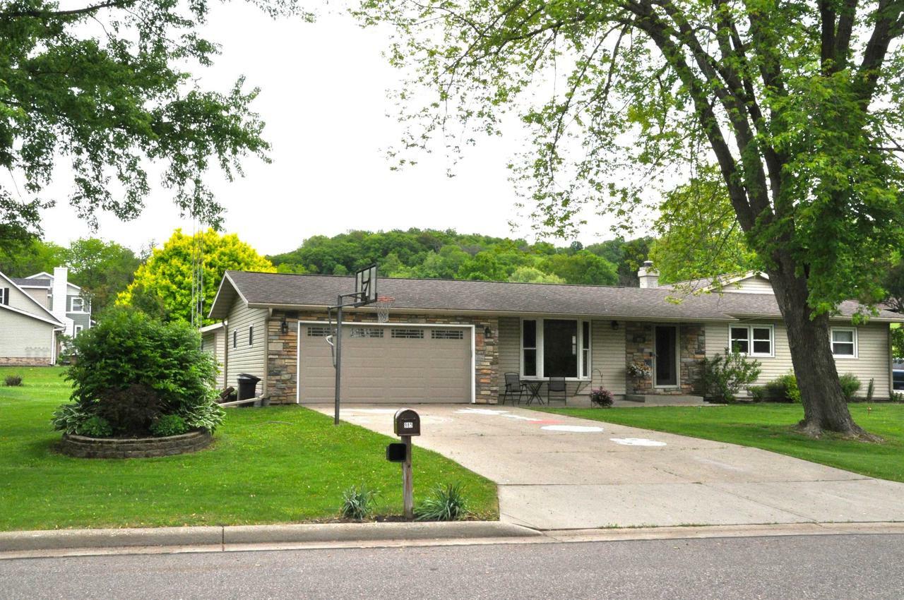 Property Photo: 985 Fairway Circle WI 53577