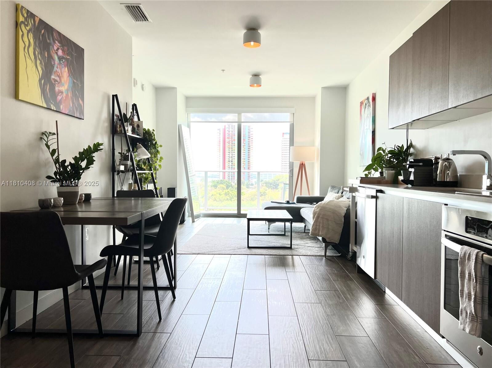 Property Photo:  1600 SW 1st Ave 813  FL 33129 