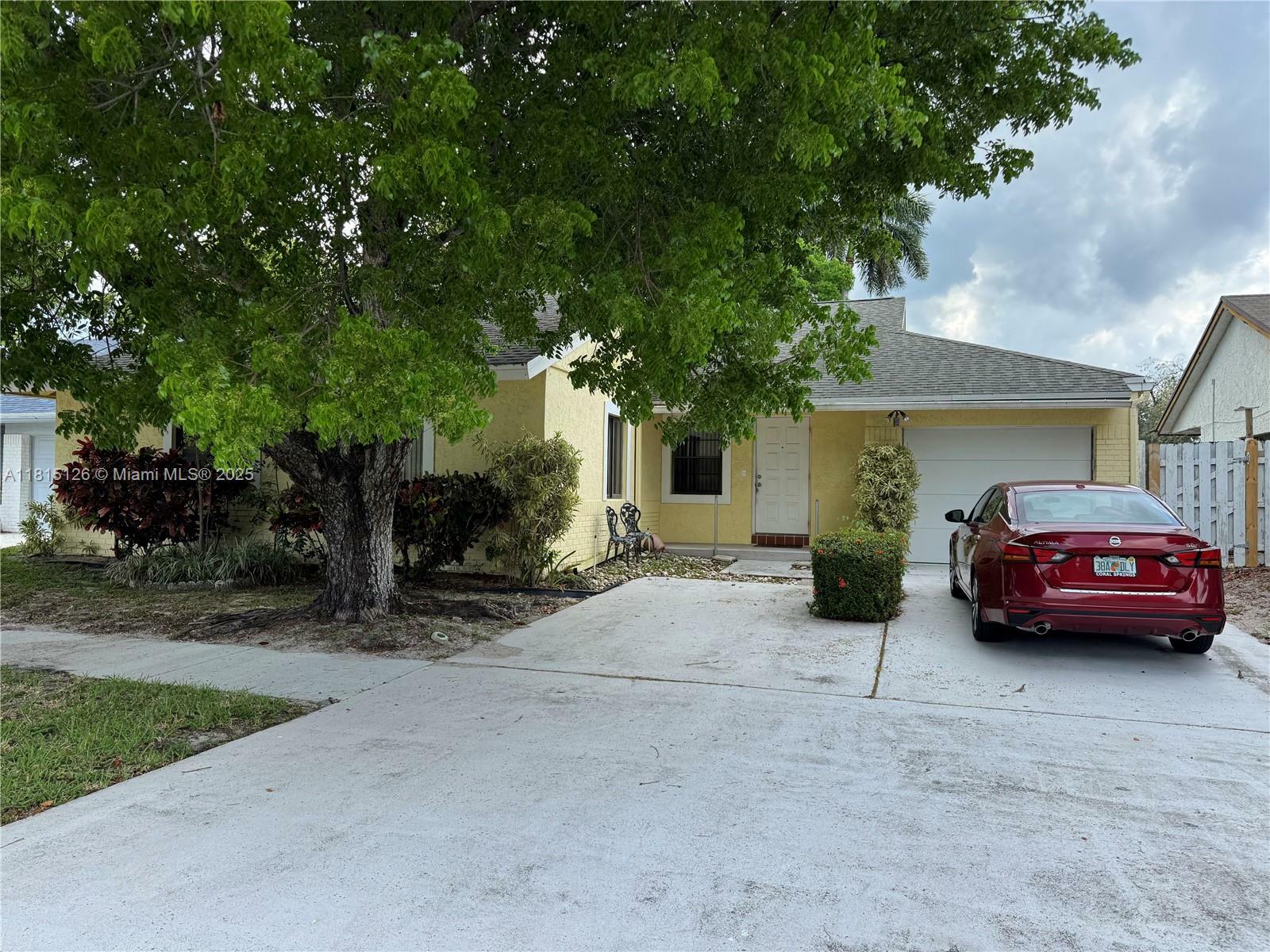 Property Photo: 21386 Summertrace Cir FL 33428