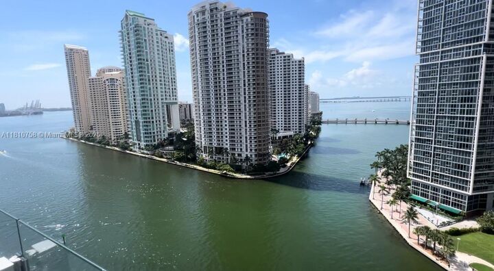 Property Photo: 300 Biscayne Blvd Way 1805 FL 33131