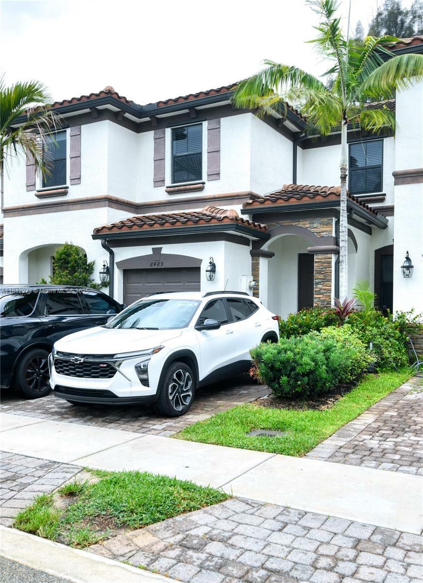 Property Photo: 6489 N Anise Ct FL 33314