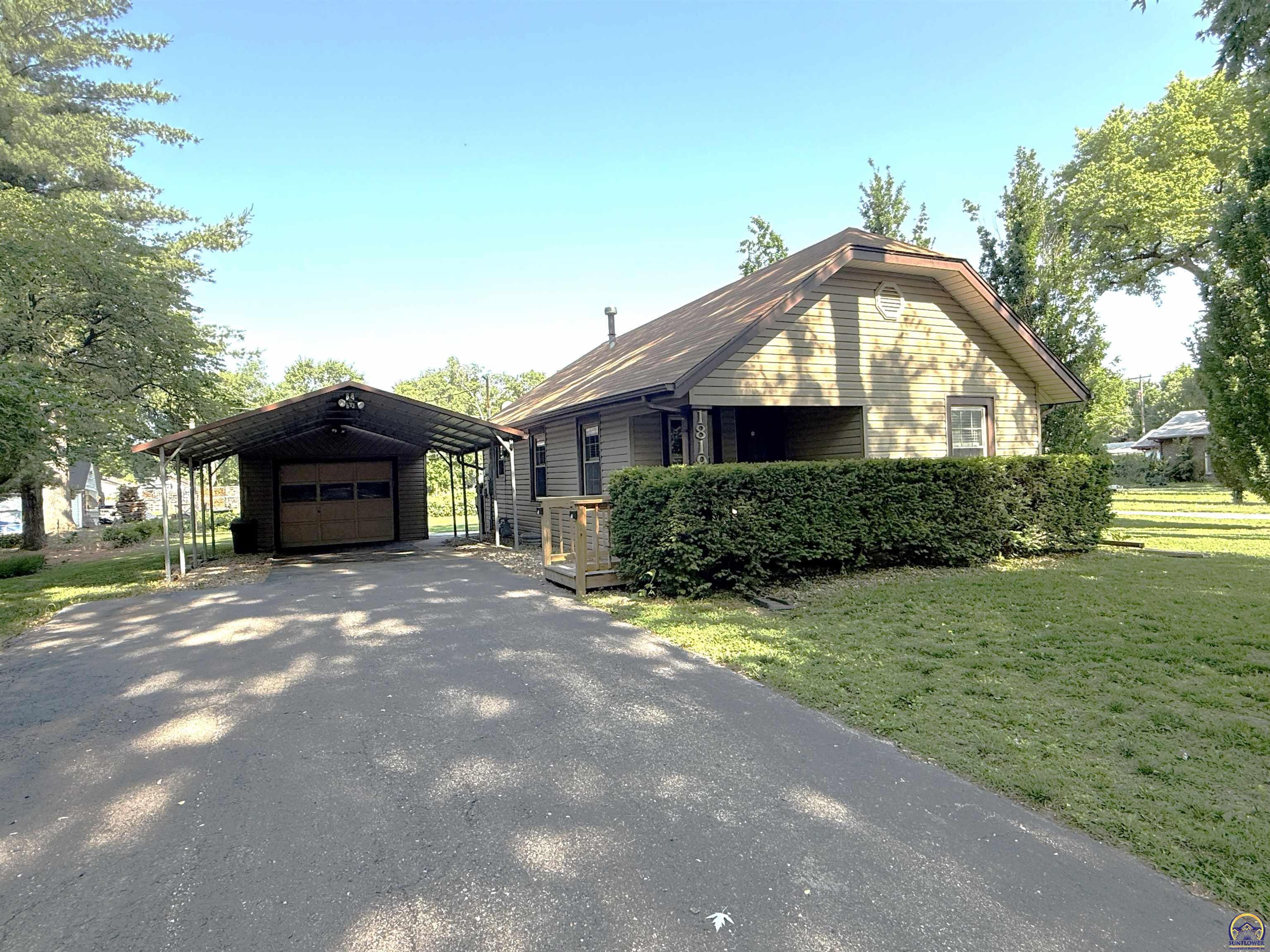 Property Photo:  1819 NW Taylor St  KS 66608 