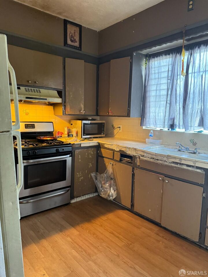 Property Photo:  228 15th Street  CA 94801 