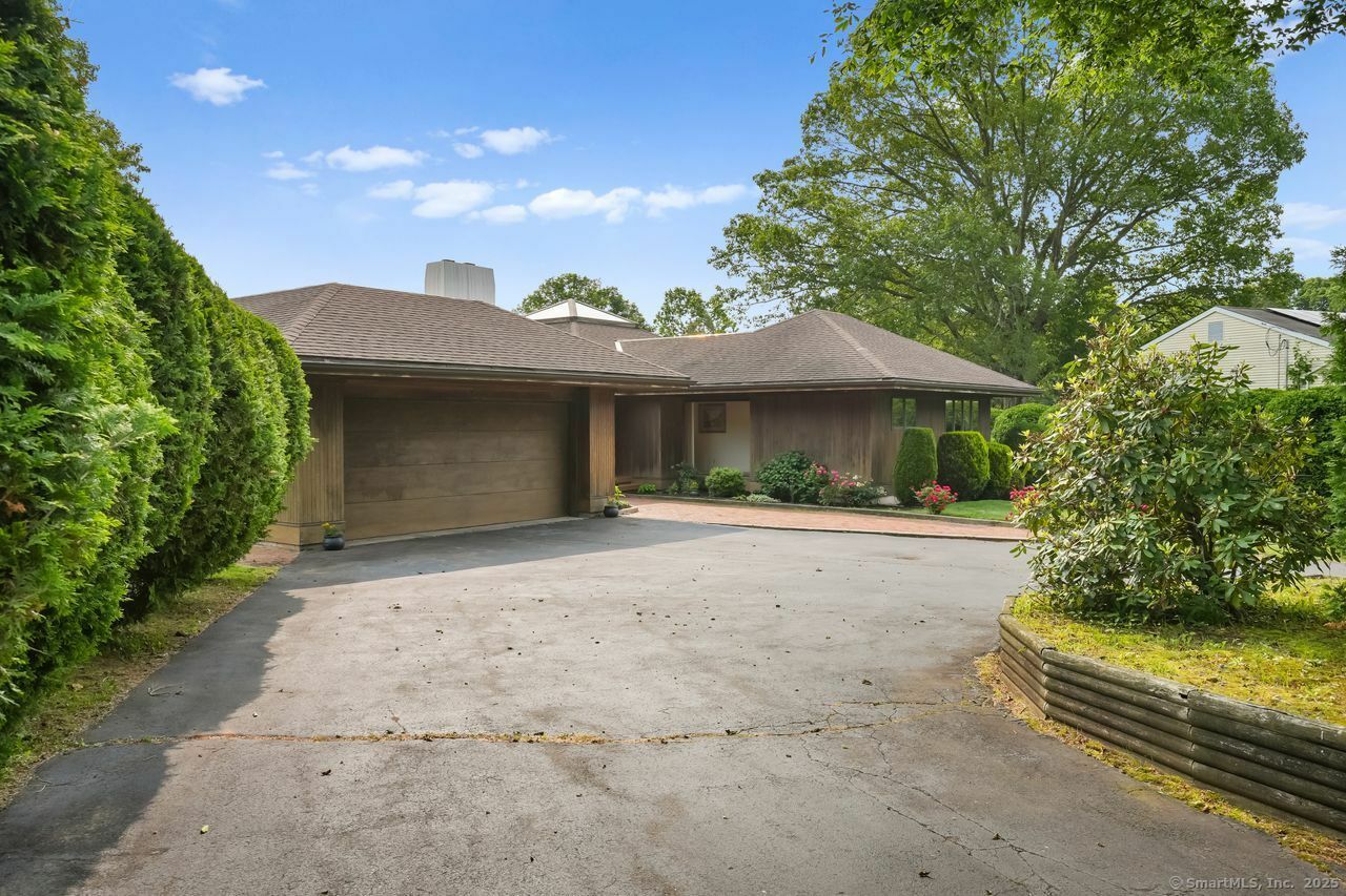 Property Photo: 21 Country Club Drive CT 06514
