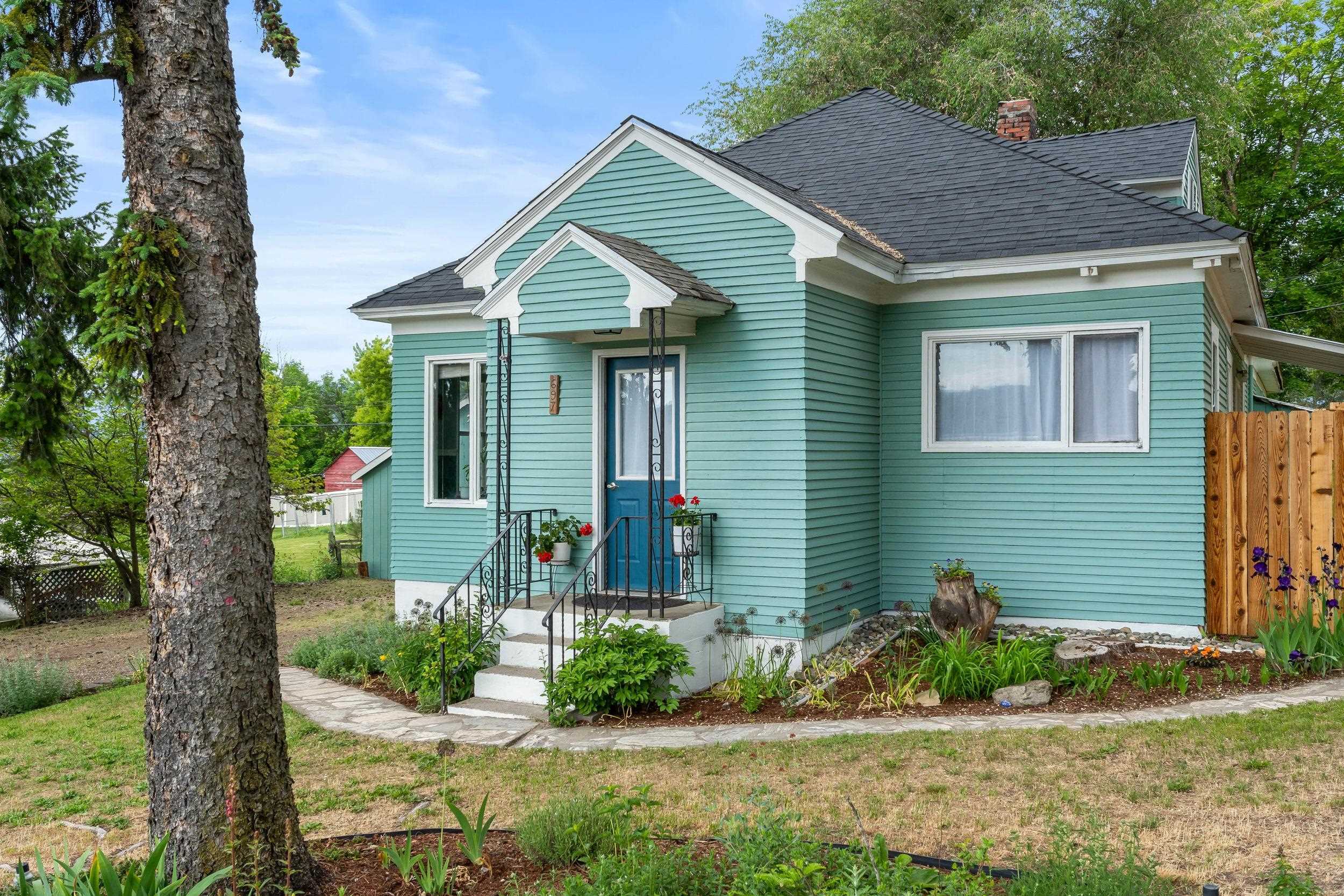 Property Photo: 697 N Hofstetter St WA 99114