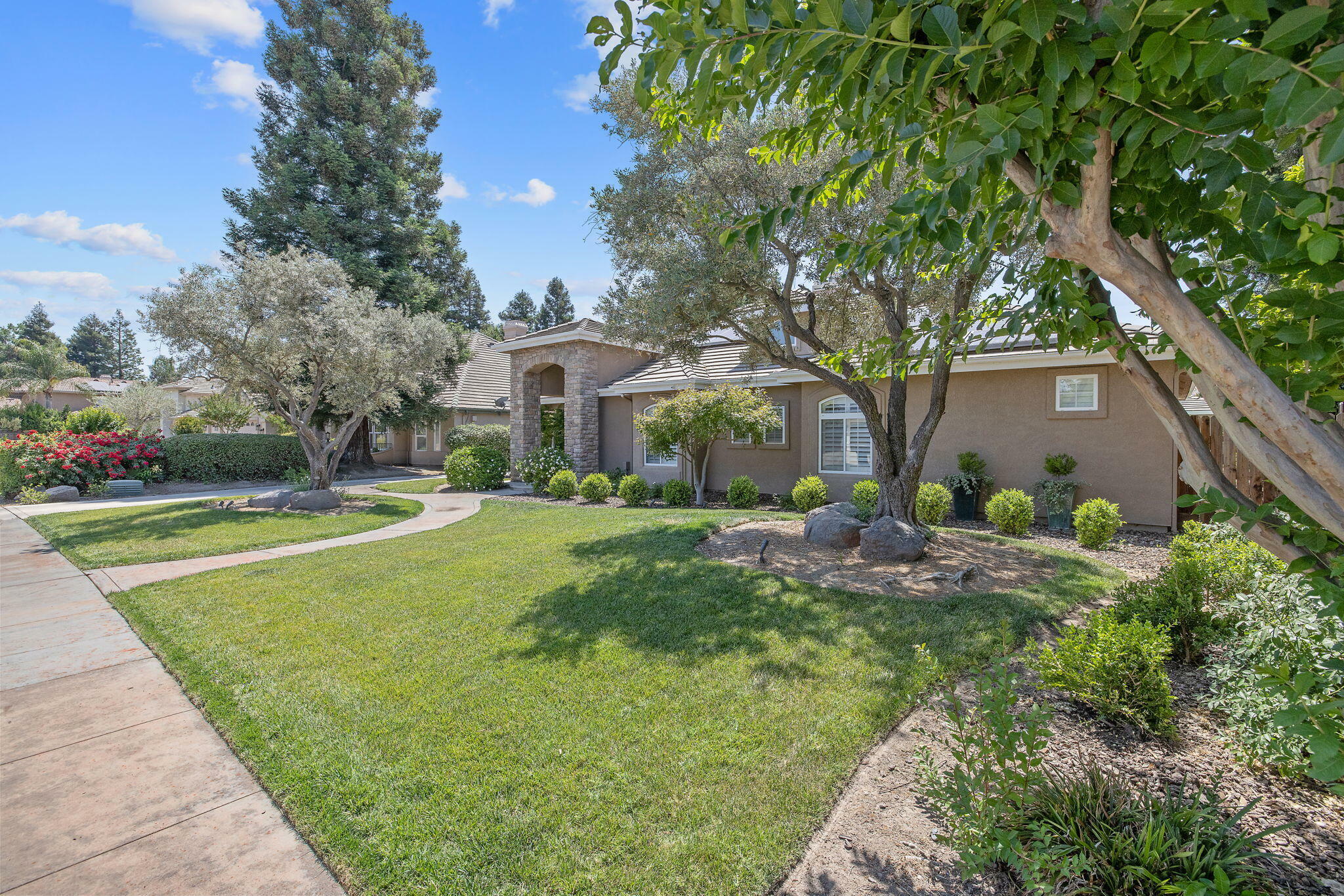 Property Photo:  4912 Lakewood Drive  CA 93291 