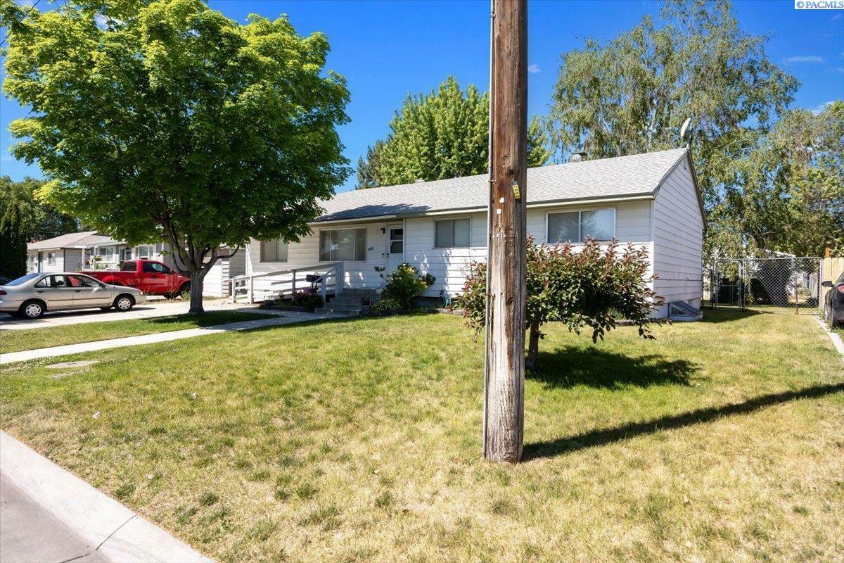 Property Photo: 1925 Everest Ave WA 99354