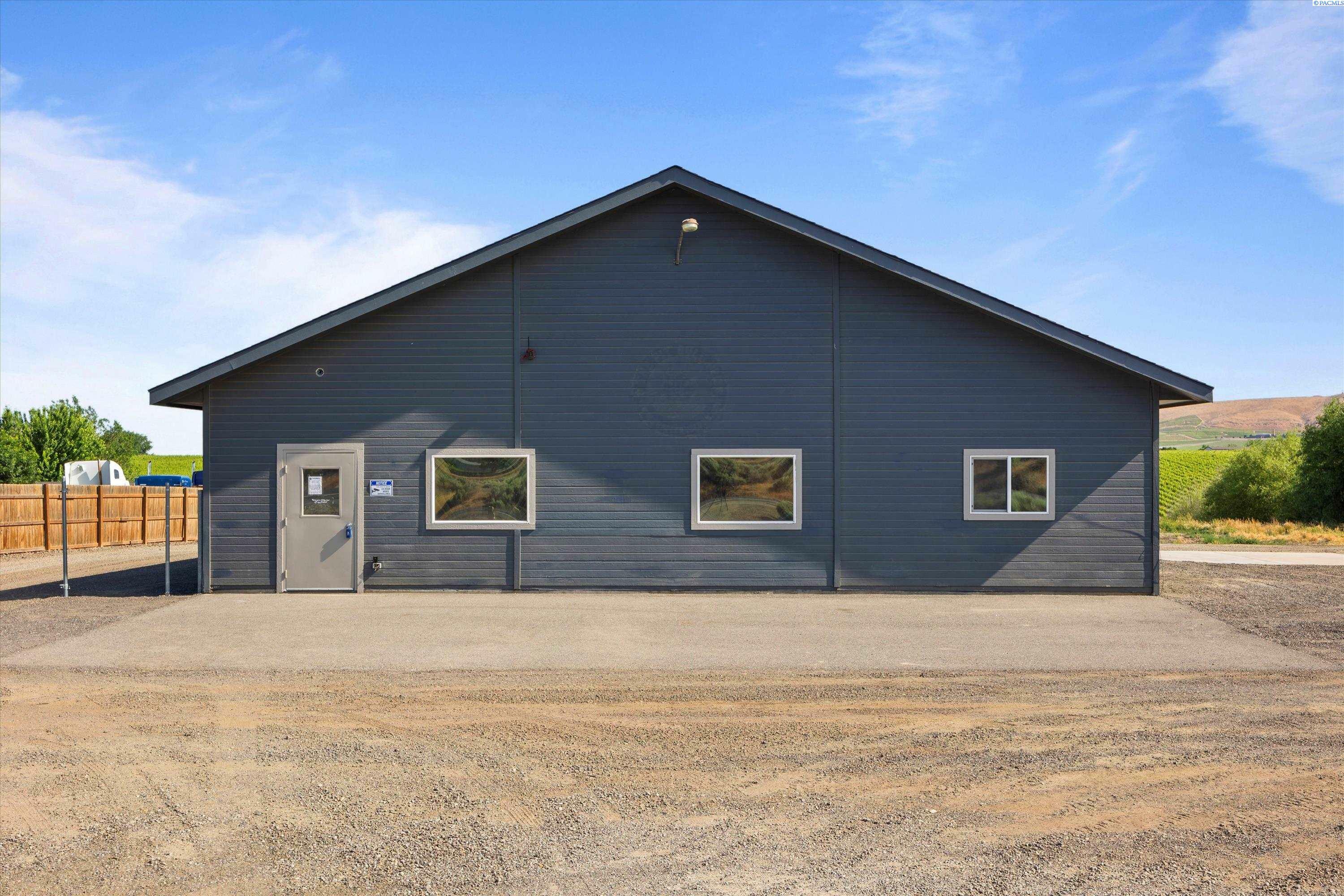 Property Photo: 22206 E Kennedy Rd WA 99320