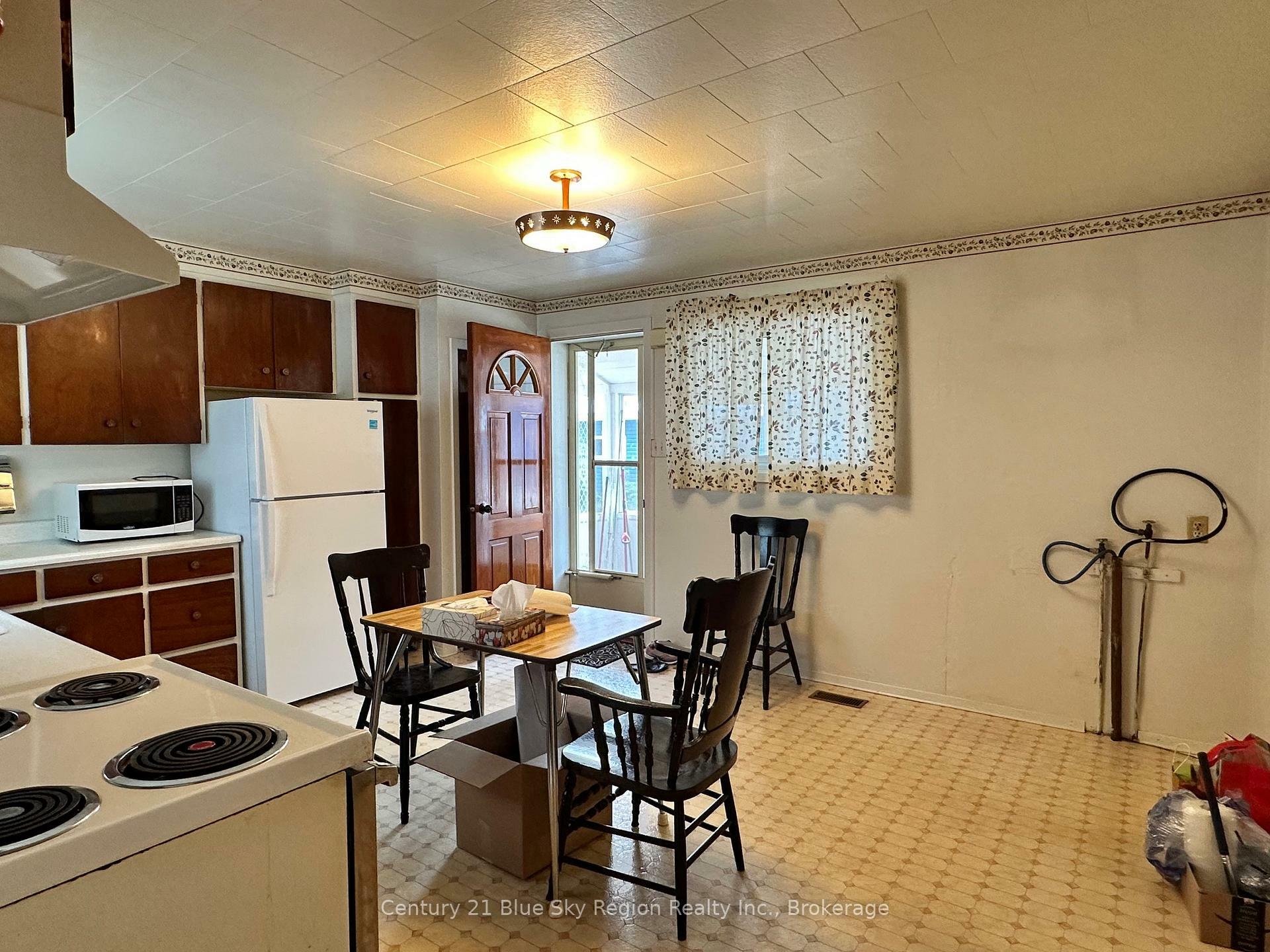 Property Photo: 461 Brydges Street ON P0H 1V0
