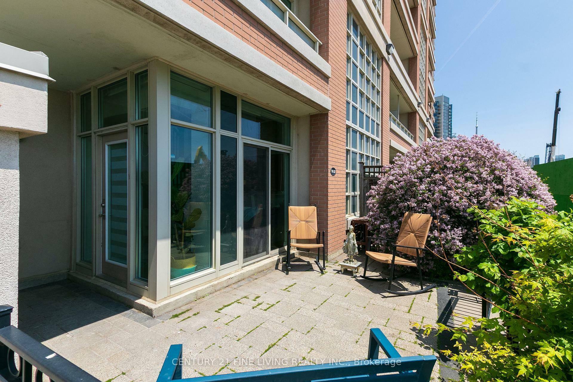 Photo de la propriété: 6 Pirandello Street Th22 ON M6K 0B1