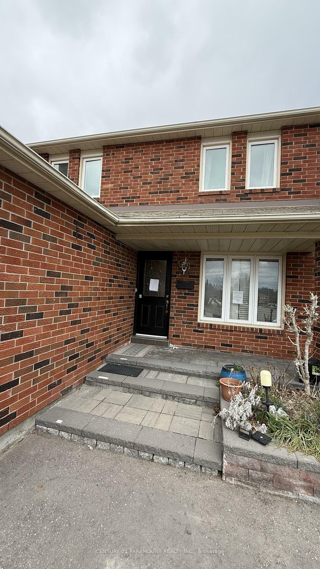 99 Carisbrooke Square  Toronto ON M1B 4M3 photo