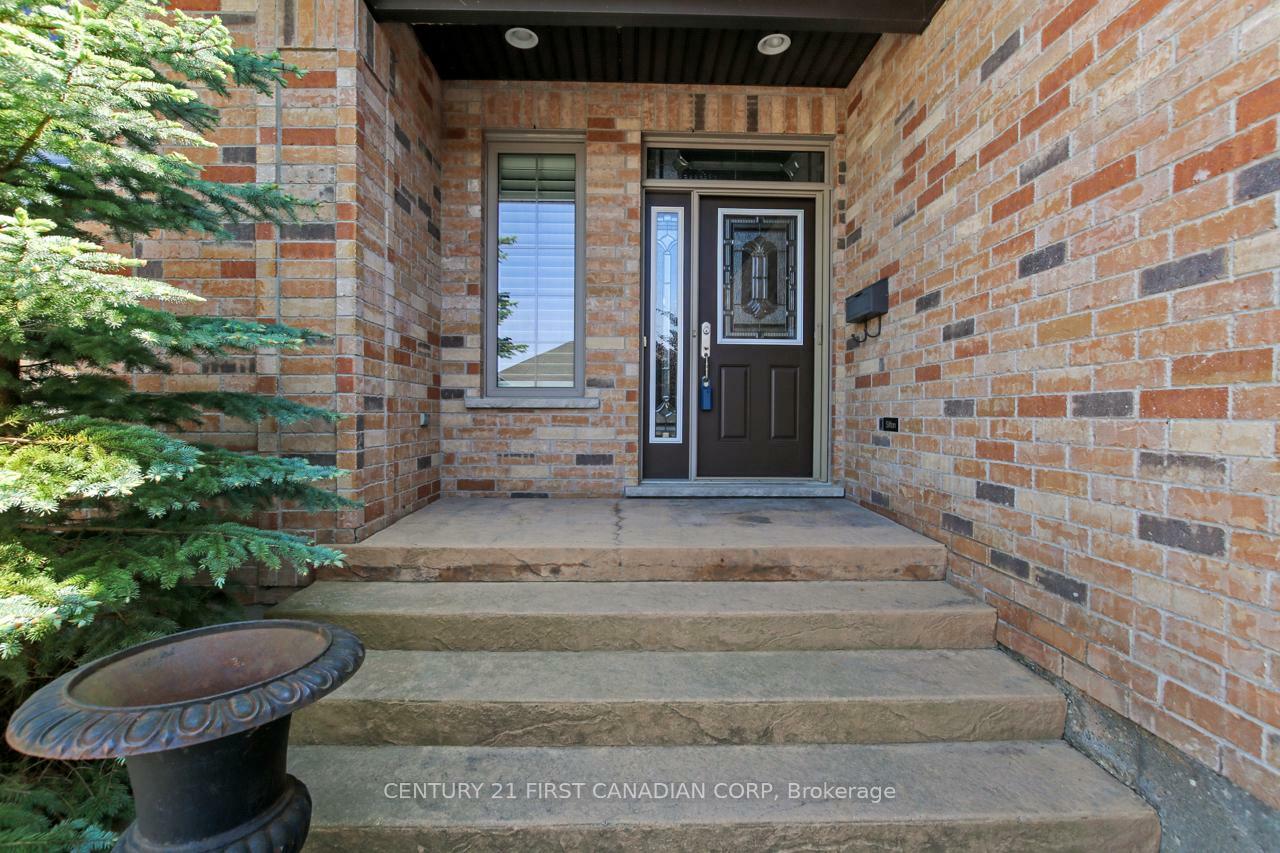 Photo de la propriété:  2137 Jack Nash Drive  ON N6K 5R1 
