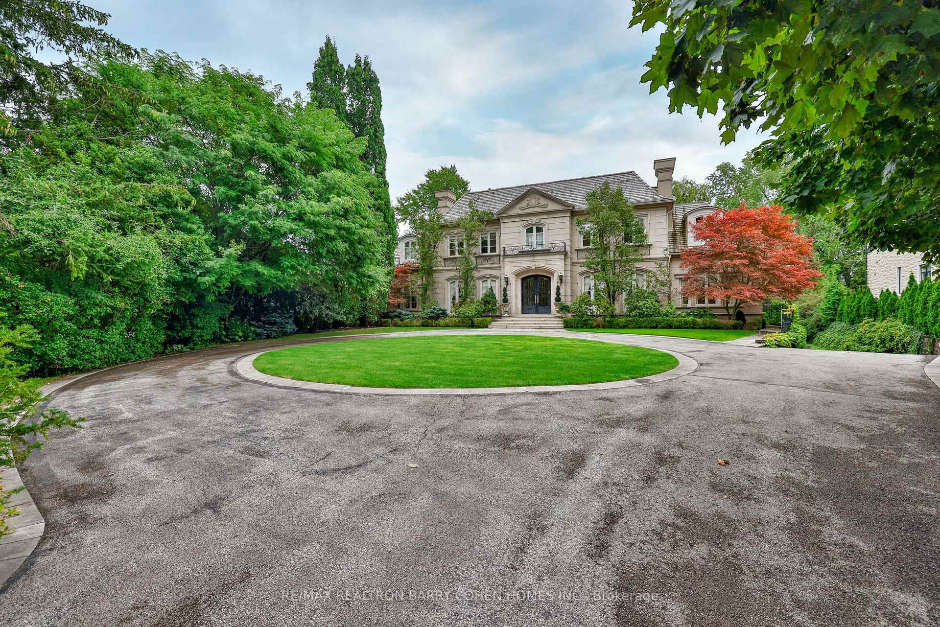 Property Photo: 83 Bayview Ridge ON M2L 1E3