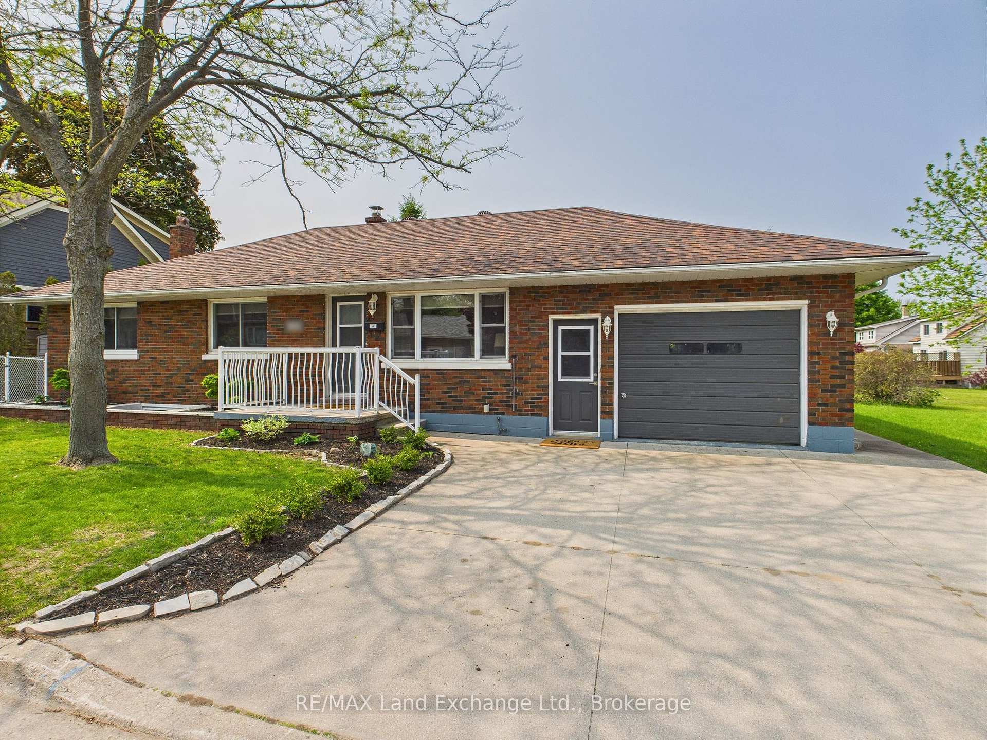 262 Gordon Street  Kincardine ON N2Z 2H5 photo