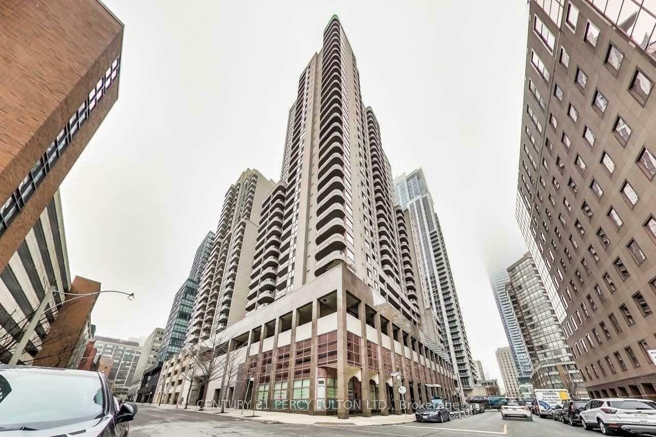 Property Photo: 736 Bay Street 1512 ON M5G 2M4