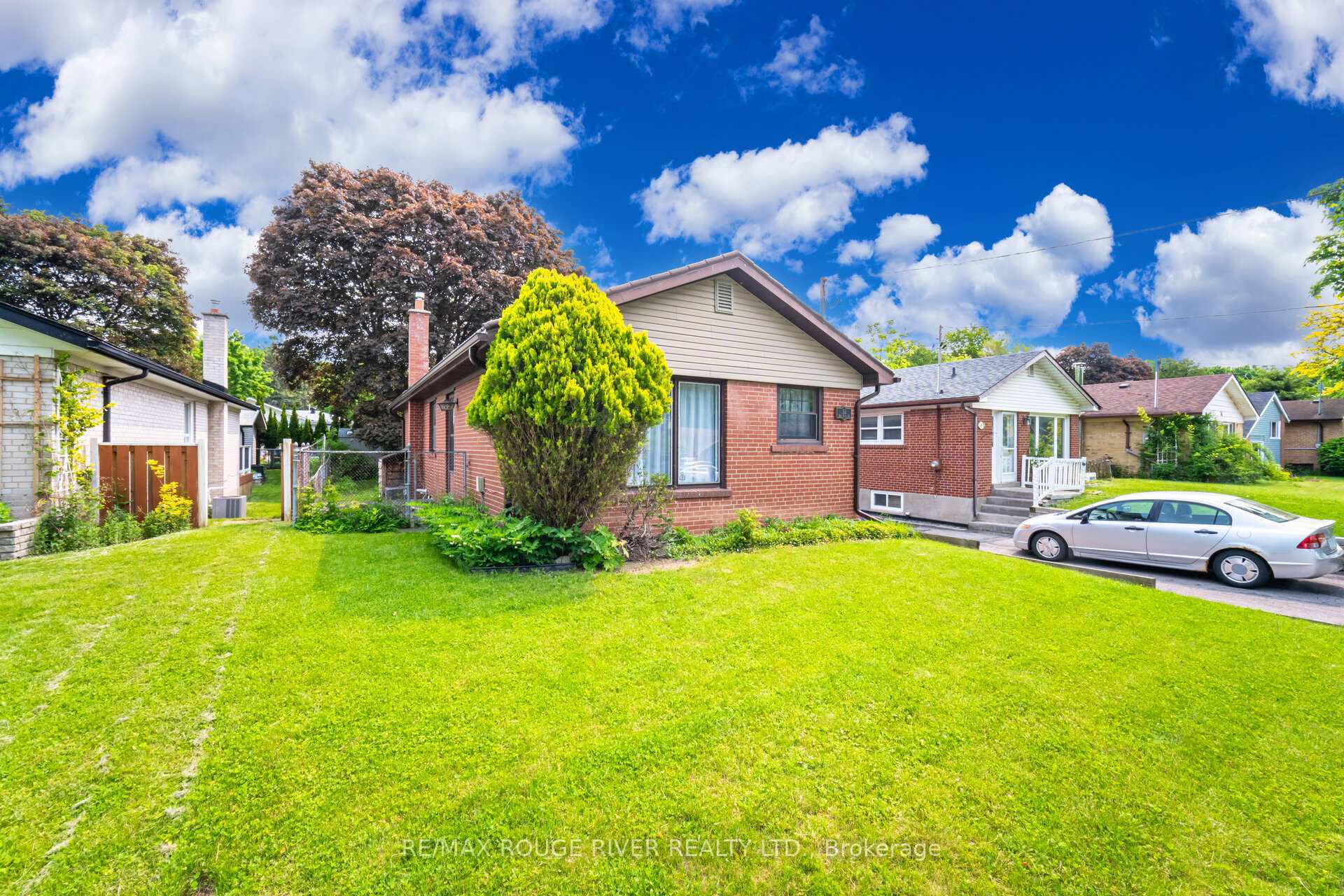 Property Photo: 32 Bow Valley Drive ON M1G 3J6
