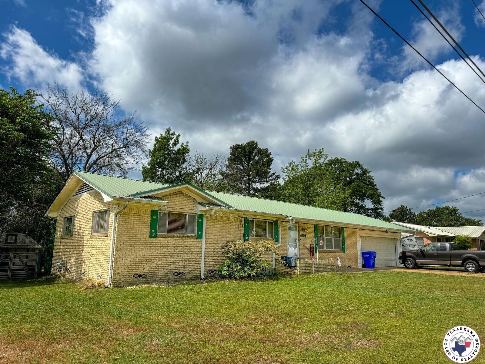 Property Photo: 1004 Hillcrest Street TX 75563