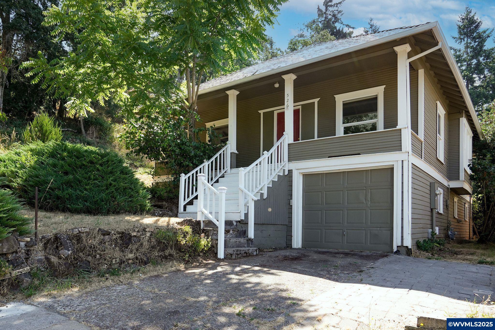 Property Photo: 526 Jersey St OR 97381