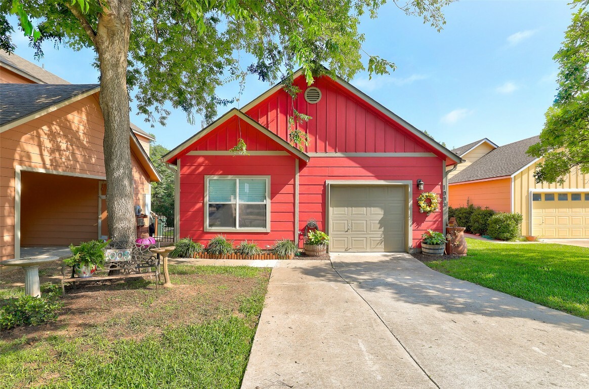 Property Photo: 1003 E 3rd Street TX 78626