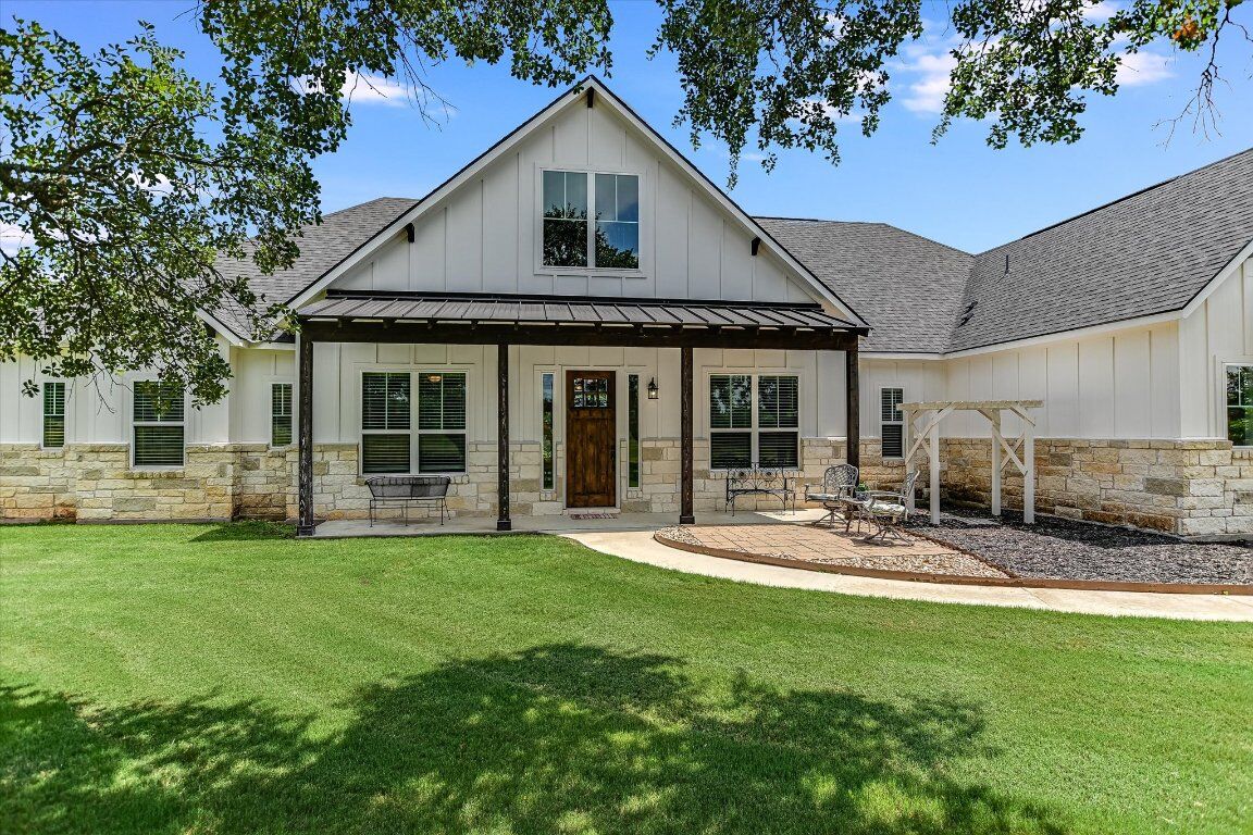Property Photo:  815 County Road 207  TX 78642 