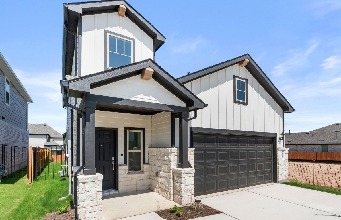 Property Photo: 417 Bristlecone Bend TX 78642