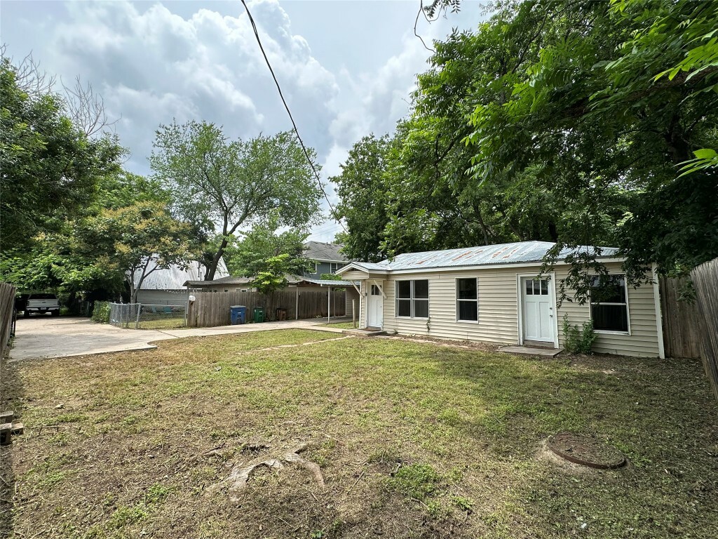 Property Photo: 808 E 46th Street C TX 78751