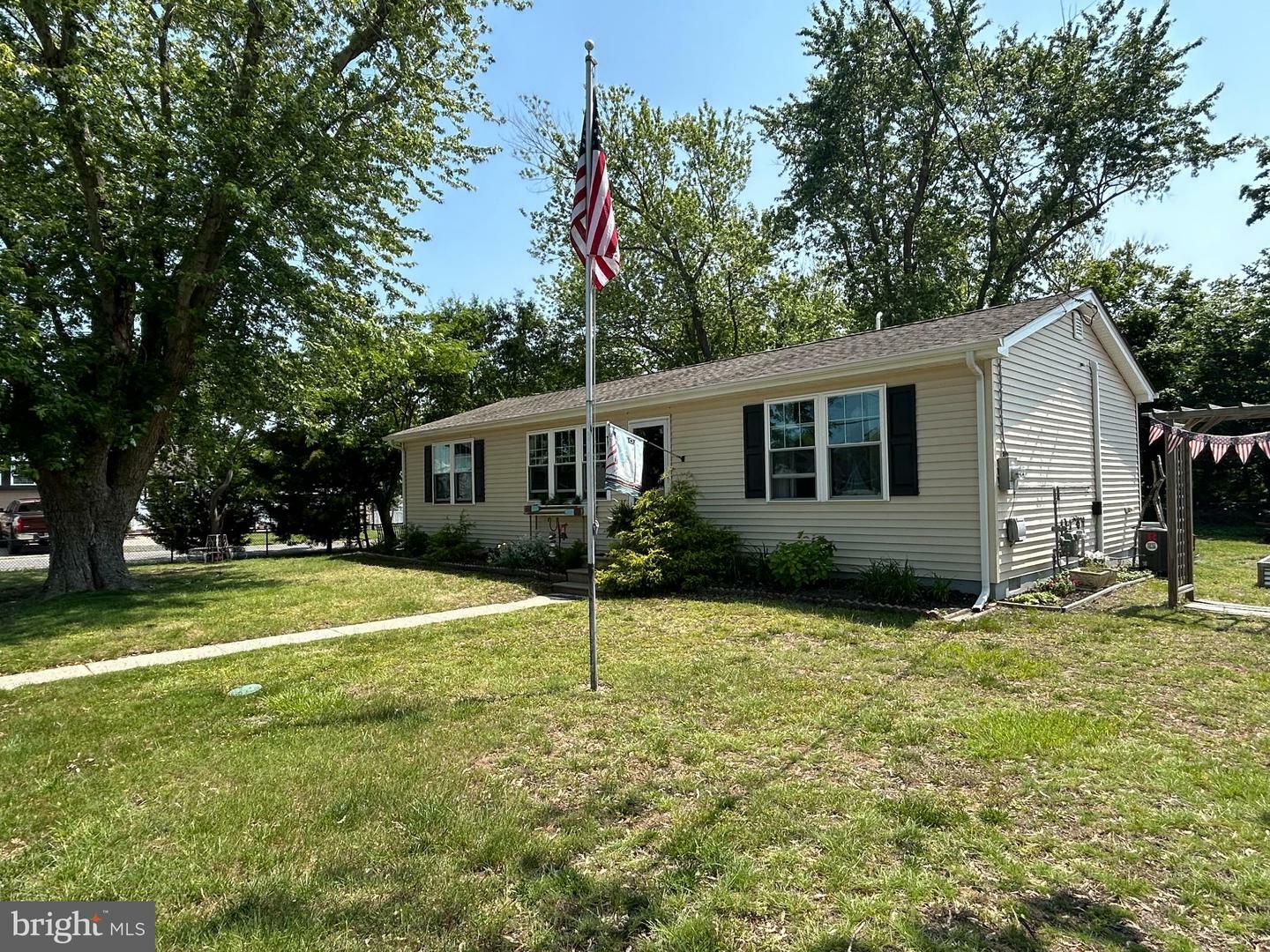 Property Photo:  2 Arbor Road  NJ 08251 