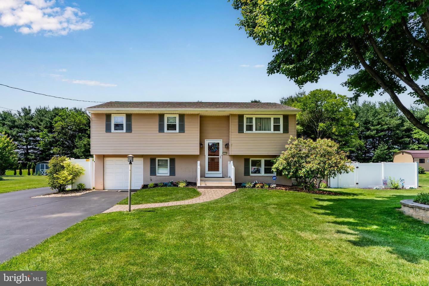 6325 Forrest Drive  Mechanicsburg PA 17050 photo