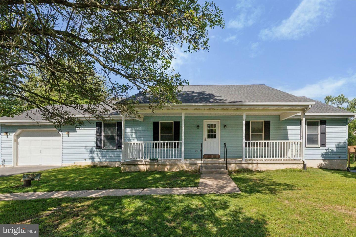 1069 Hearthstone Road  Lancaster PA 17603 photo