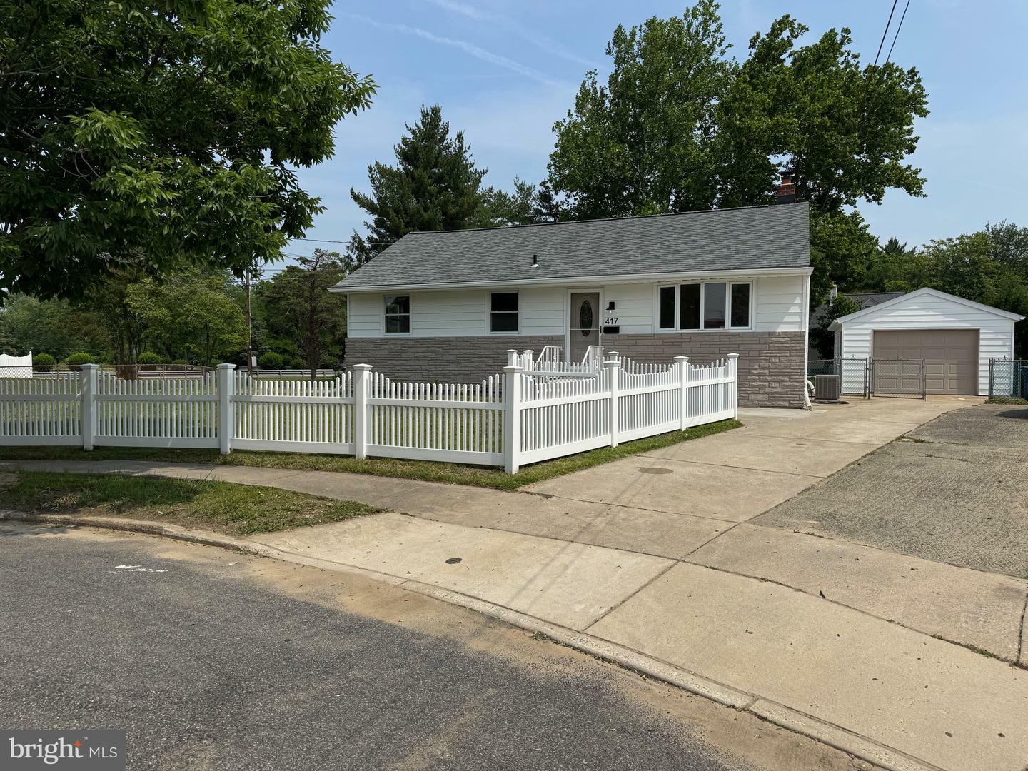 417 Veterans Drive  Palmyra NJ 08065 photo