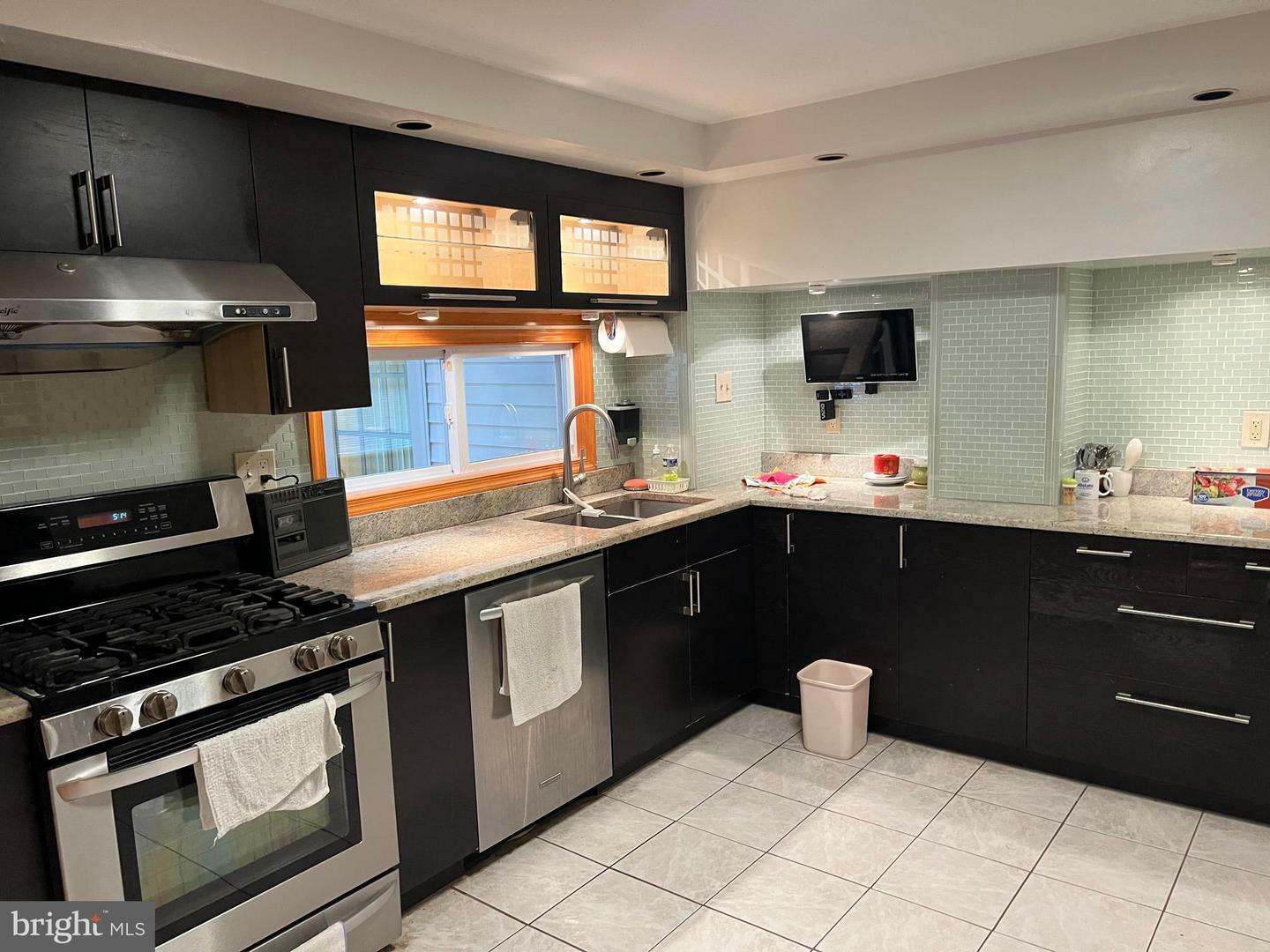 Property Photo: 818 Burgess Street PA 19116
