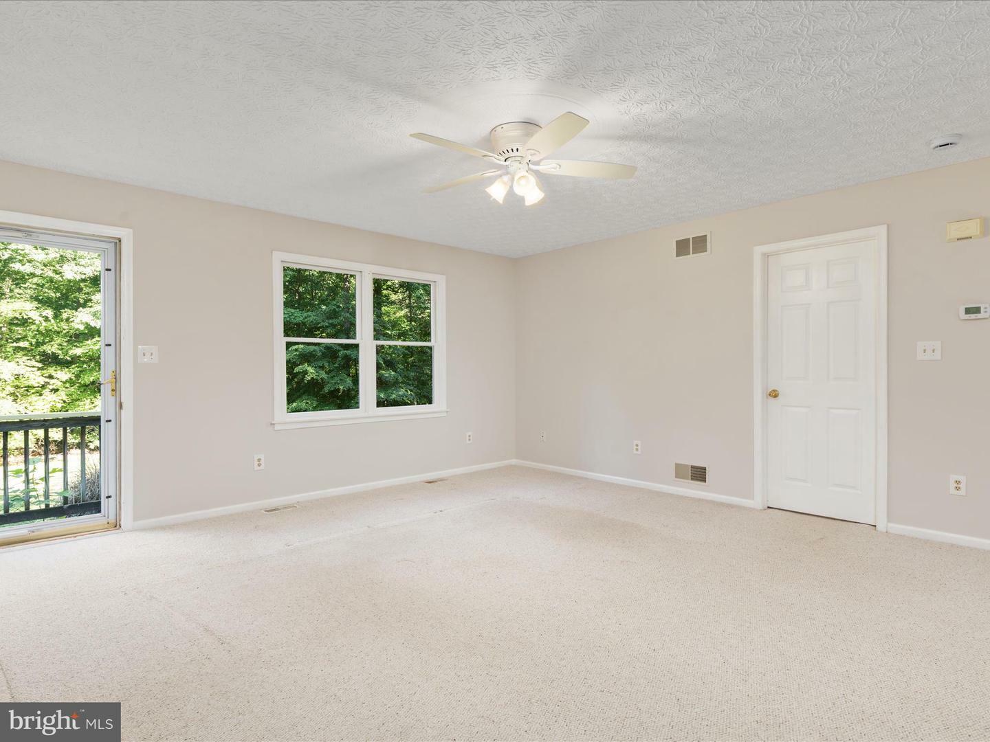 Property Photo: 43417 Lost Corner Road VA 20176