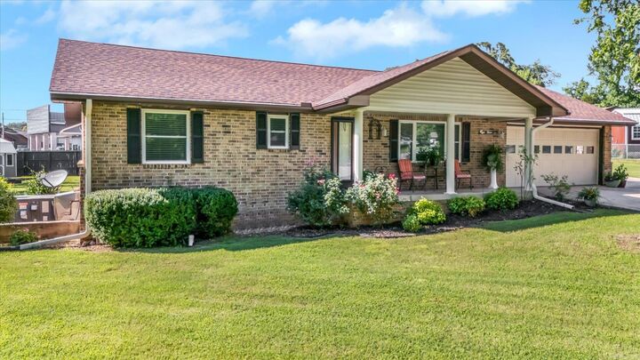 Property Photo: 812 Douglas Circle AR 72653